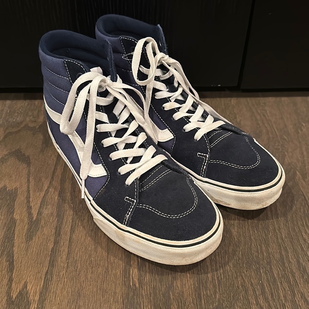 Men’s size 9 Vans shoes